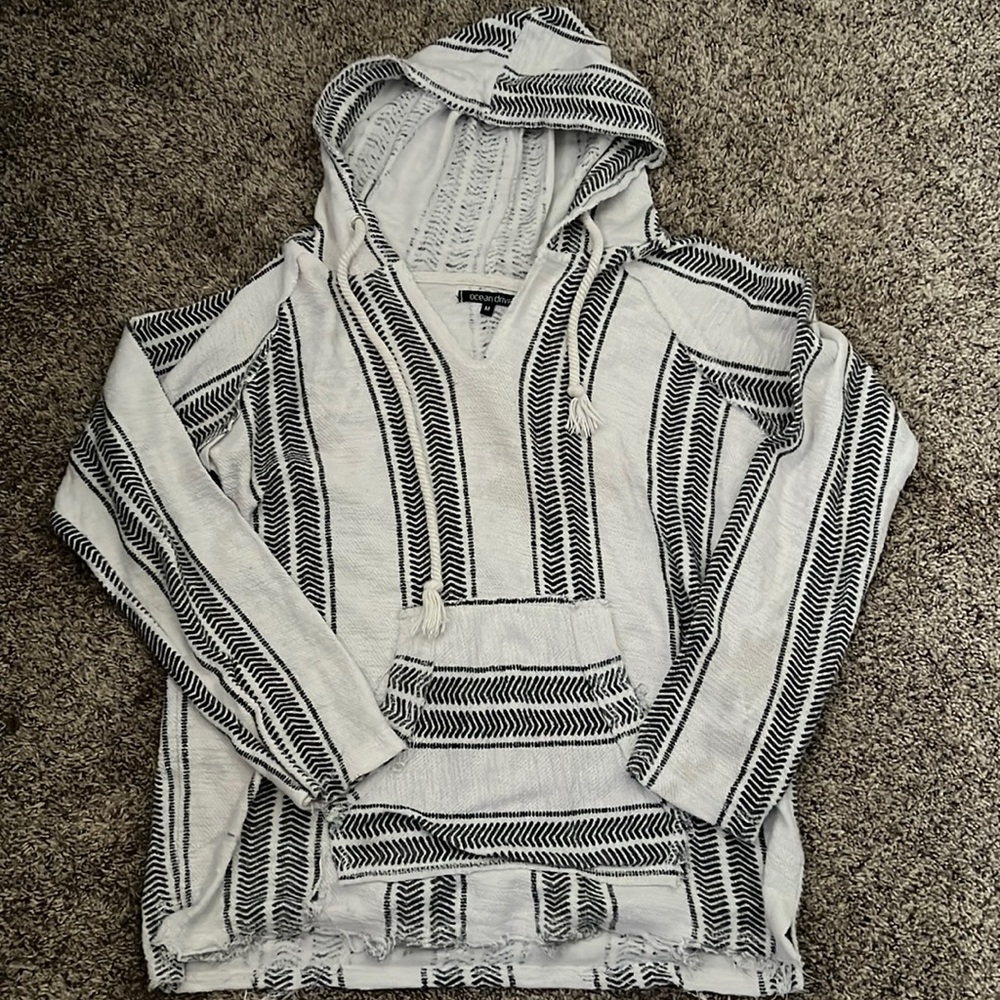 worn a couple time but don’t have use for it anymore. super cute and comfy!<<<<<